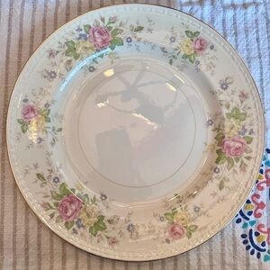 Homer Laughlin Eggshell Georgian Floral Dinner Plate with Pink and Green Accents